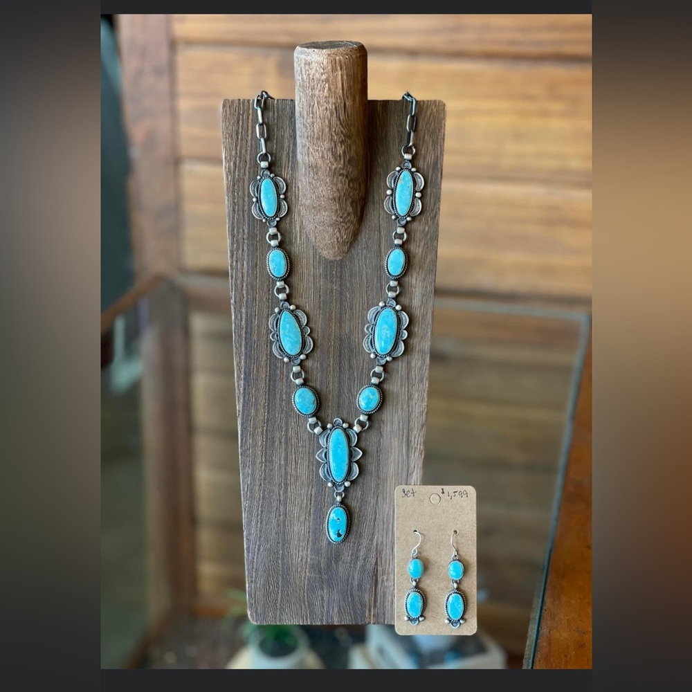 Annie Hoskie Lariat & Earrings